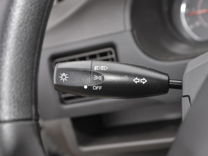2021款加长版 1.5L 标准助力型 7座 中控区