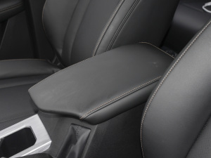 2022款1.5L 手动畅享舒适型 中央扶手箱
