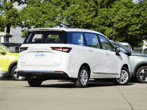 2022款1.5T 手动轻享活力型 右后45度
