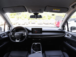 2022款1.5T 手动轻享活力型 内饰全景