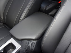 2022款1.5T 手动舒享活力型 中央扶手箱