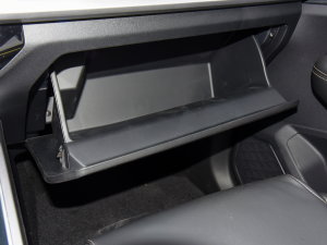 2022款1.5T 手动舒享活力型 手套箱