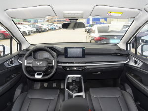 2022款1.5T 手动舒享活力型 内饰全景