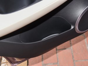 2023款333km 快享款 后门储物空间