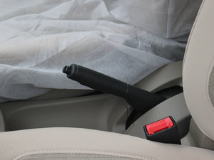 2010款1.4L 舒适版 驻车制动器