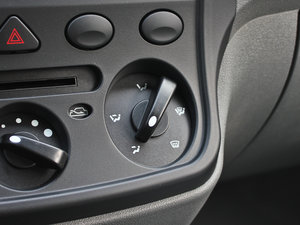 2010款1.4L 基本版 中控区