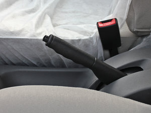 2010款1.4L 基本版 驻车制动器