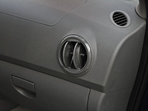 2010款1.4L 基本版 中控区