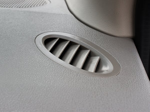 2010款1.2L 标准版 中控区