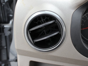 2010款1.2L 标准版 中控区