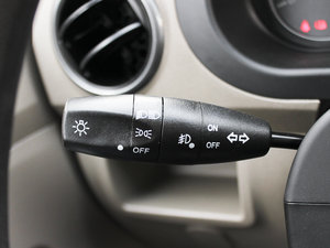 2010款1.2L 标准版 中控区
