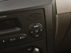 2012款1.2L 手动标准版 中控区