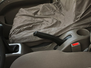 2012款1.2L 手动标准版 驻车制动器