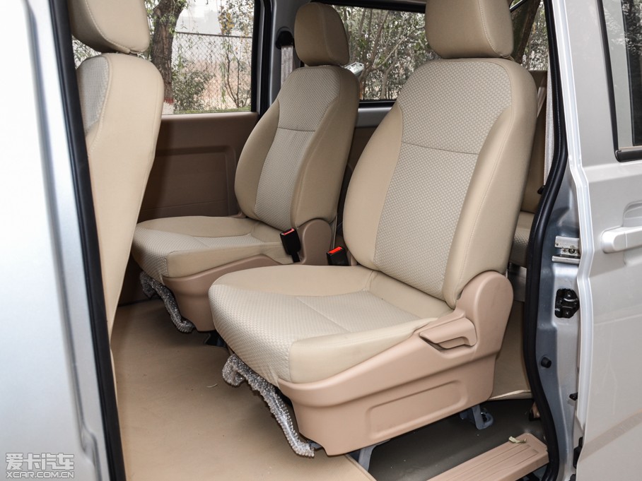 2014款五菱荣光s 1.5l 标准型