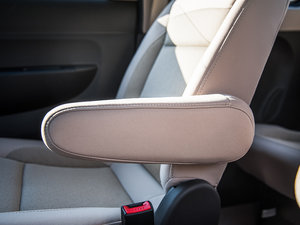 2014款1.2L 手动标准型 空间座椅
