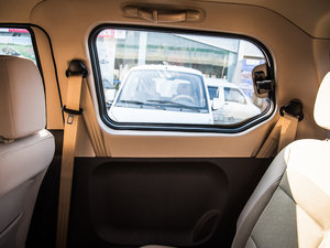 2014款1.2L 手动标准型 空间座椅