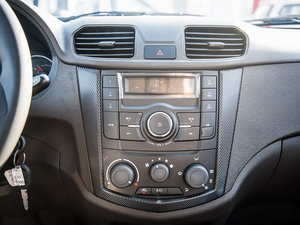 2014款1.2L 手动标准型 中控区