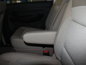 2014款S 1.5L 手动标准型 后排中央扶手