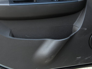 2014款1.2L 手动基本型 前门储物空间