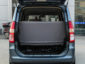2014款1.2L 手动基本型 行李厢空间