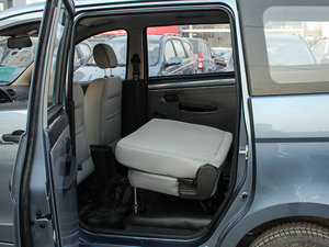 2014款1.2L 手动基本型 后排座椅放倒