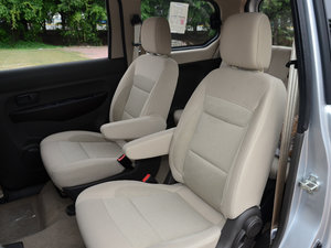 2014款1.5L 手动标准型 后排座椅