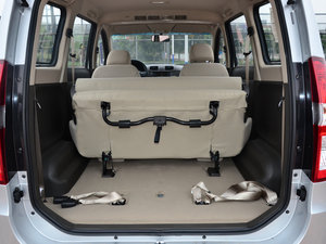 2014款1.5L 手动标准型 行李厢空间
