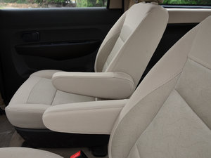 2014款1.5L 手动标准型 后排中央扶手