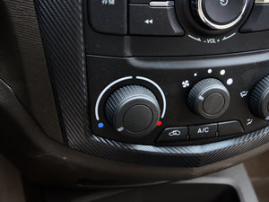 2014款1.5L 手动标准型 中控区