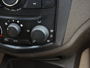 2014款1.5L 手动标准型 中控区