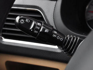 2014款S 1.5L自动豪华型 7座 中控区