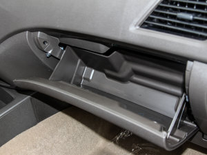 2014款S 1.2L 手动标准型 手套箱