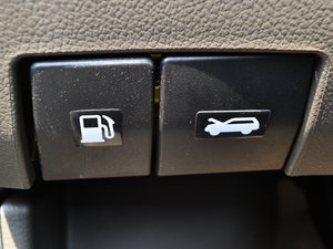 2015款S 1.2L 手动五座基本型CNG 空间座椅