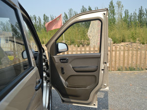 2015款S 1.2L 手动五座基本型CNG 空间座椅