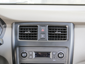 2016款1.2L 手动实用型  空调出风口