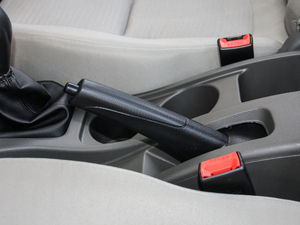 2016款1.2L 手动实用型  驻车制动器