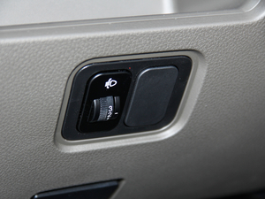 2016款1.5L 手动实用型  中控区