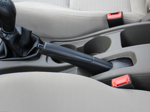 2016款1.5L 手动实用型  驻车制动器