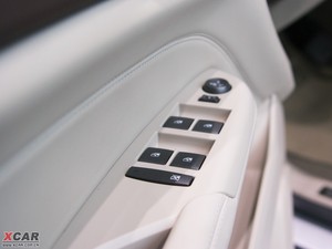 2010款3.0L 旗舰版 主驾车窗控制区	