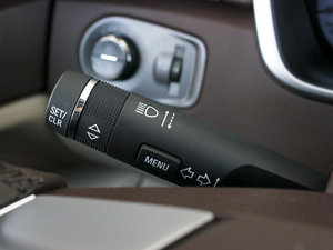 2011款3.0L 豪华版 中控区