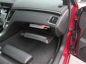 2013款6.2L V 手套箱