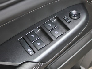 2013款3.0L 精英版 主驾车窗控制区	