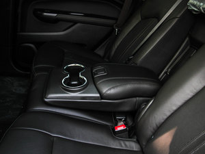 2013款3.0L 豪华版 后排中央扶手