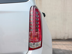 2013款3.0L 舒适版 尾灯