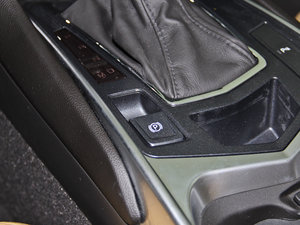 2014款3.0L 领先型 驻车制动器