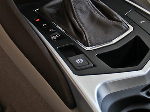 2014款3.0L 豪华型 驻车制动器