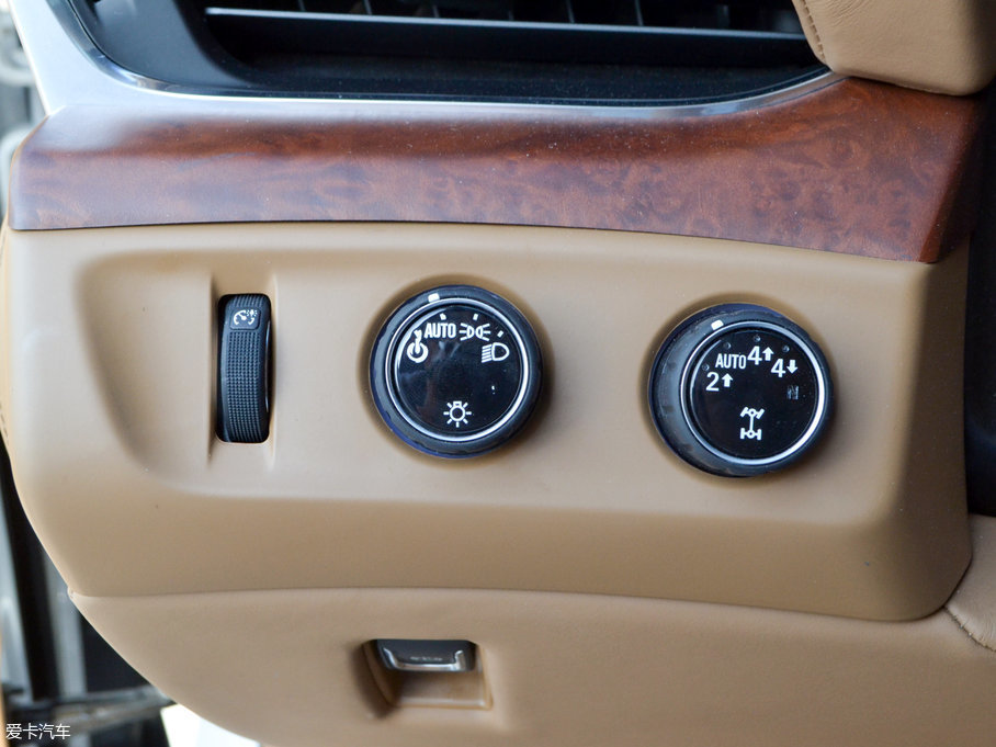 2017P׵ESCALADE ESVKL