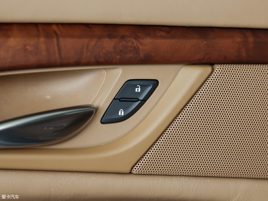 2017P׵ESCALADE ESVKL