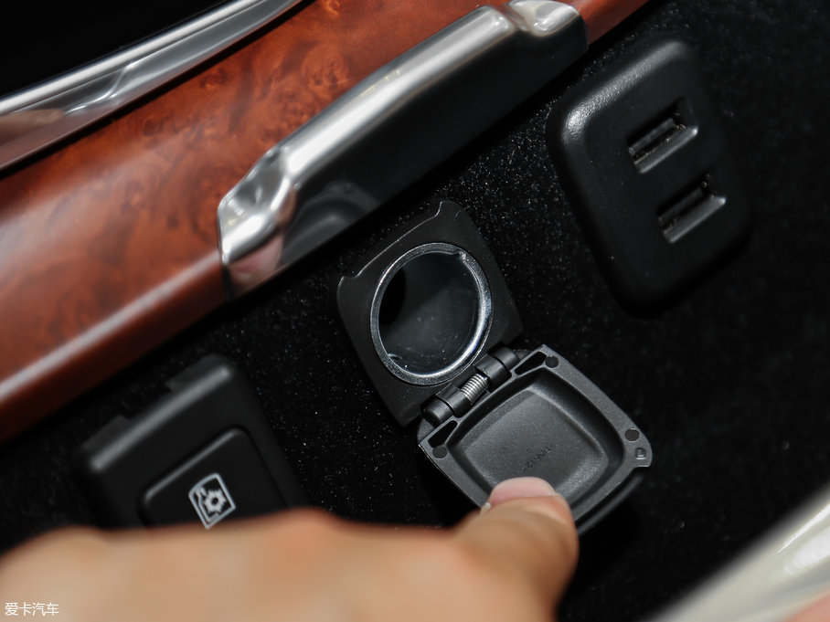 2017P׵ESCALADE ESVKL