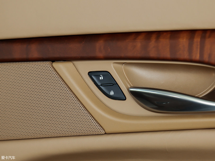 2017��P�׵�ESCALADE ESV�K�����L��